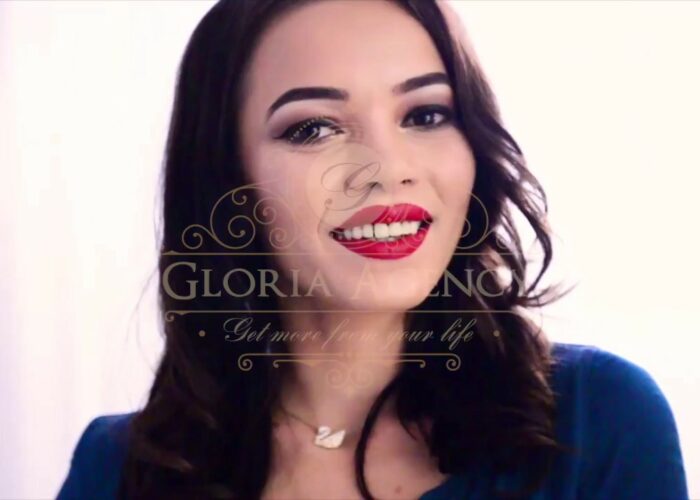 Andreea, a new model, is making over $2500 on LiveJasmin and wants to become a TOP model!

 Video Tutorial LiveJasmin