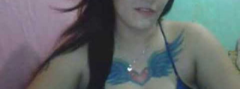 Cam model sings a song on her webcam Come meet this cam girl for free and live

