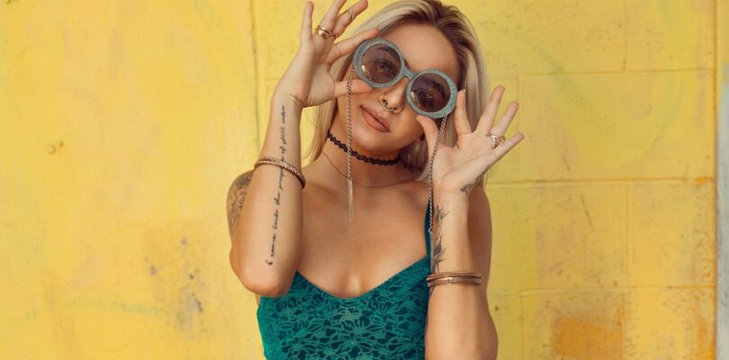 Unique Title: Becoming a Webcam Model at LiveJasmine: Earnings, Success Tips, and Embracing Your Personal Touch